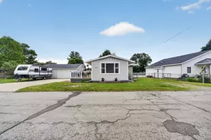 313 Ackerson Lake Dr, Jackson, MI 49201 - Photo 4