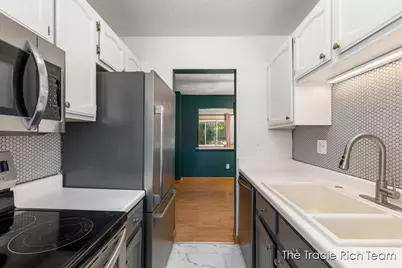 2670 Ridgecroft Drive SE, Grand Rapids, MI 49546 - Photo 10