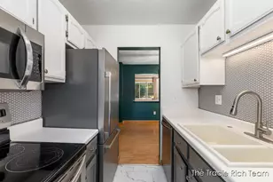 2670 Ridgecroft Dr SE, Grand Rapids, MI 49546 - Photo 10