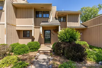 2670 Ridgecroft Drive SE, Grand Rapids, MI 49546 - Photo 2