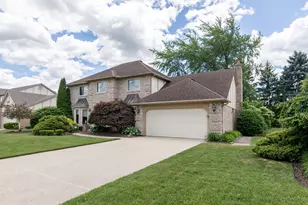 37155 Muirfield Dr, Livonia, MI 48152 - Photo 4