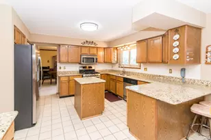 37155 Muirfield Dr, Livonia, MI 48152 - Photo 16