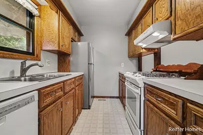 2638 Chatham Woods Drive SE, Grand Rapids, MI 49546 - Photo 6