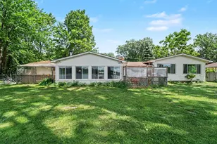 5131 Elizabeth Lake Rd, Waterford, MI 48327 - Photo 2