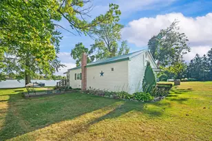 28195 Blackberry Ln, Sturgis, MI 49091 - Photo 4