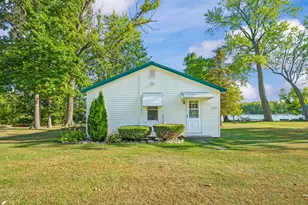 28195 Blackberry Ln, Sturgis, MI 49091 - Photo 2