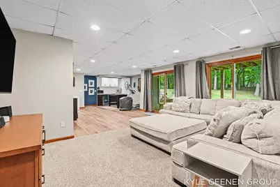 208 Chicago Avenue, Holland, MI 49424 - Photo 32