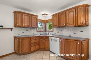 1702 Waverly Ave, Grand Haven, MI 49417 - Photo 10