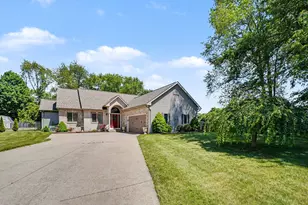 13741 Green Prairie St, Vicksburg, MI 49097 - Photo 2