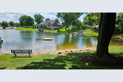 8690 Scenic Bluff Lane, White Lake, MI 48386 - Photo 22