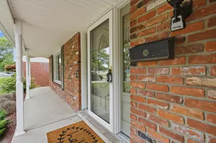 14140 Hubbard St, Livonia, MI 48154 - Photo 4