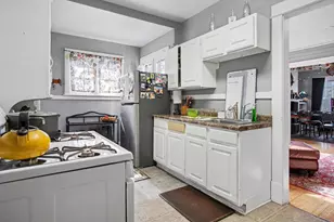 606 Fairview Ave NE, Grand Rapids, MI 49503 - Photo 2