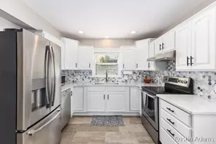 1925 Emerald Ave NE, Grand Rapids, MI 49505 - Photo 10