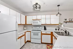 8362 N Jasonville Ct SE, Caledonia, MI 49316 - Photo 10