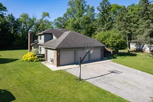 381 Timber Dr, Coloma, MI 49038 - Photo 2