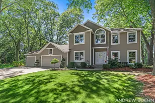 166 Wynwood Ct, Holland, MI 49424 - Photo 2