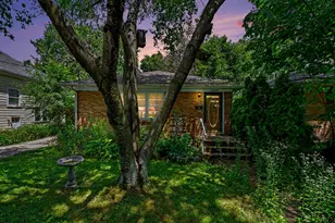 1057 Lyon St NE, Grand Rapids, MI 49503 - Photo 2