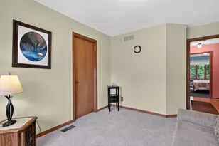 34555 Dover Ave, Livonia, MI 48150 - Photo 24
