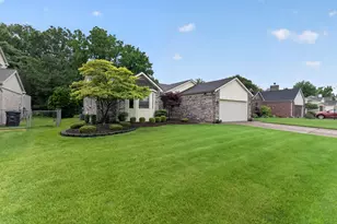 34555 Dover Ave, Livonia, MI 48150 - Photo 2