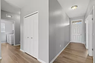 24091 Hemlock Dr, Flat Rock, MI 48134 - Photo 4