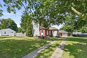 412 Merritt St, Charlotte, MI 48813 - Photo 2