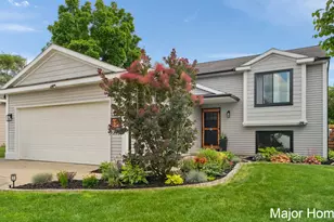 130 Regent St SE, Kentwood, MI 49548 - Photo 2