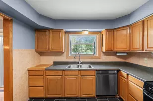 1079 Stamford Rd, Ypsilanti, MI 48198 - Photo 6