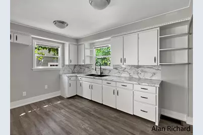 21 Gold Avenue NW, Grand Rapids, MI 49504 - Photo 4