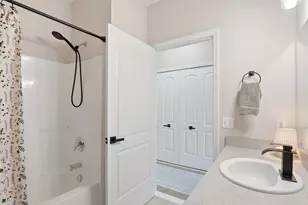 2946 Hunley Dr, Ann Arbor, MI 48105 - Photo 18