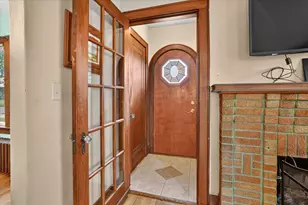 814 N Fairview Ave, Lansing, MI 48912 - Photo 8