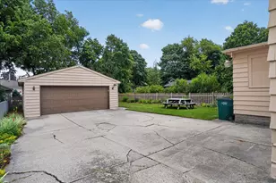 814 N Fairview Ave, Lansing, MI 48912 - Photo 42