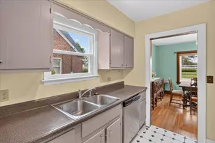 814 N Fairview Ave, Lansing, MI 48912 - Photo 16