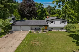 15049 Walters Dr, Marshall, MI 49068 - Photo 2
