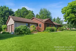 3464 Leonard St NW, Grand Rapids, MI 49534 - Photo 4