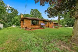 736 Lillian St, Holland, MI 49424 - Photo 2