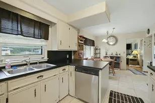 736 Lillian St, Holland, MI 49424 - Photo 8