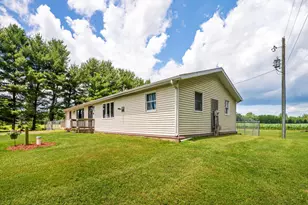 28644 Elm St, Dowagiac, MI 49047 - Photo 4