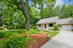 1420 Owen St, Lansing, MI 48915 - Photo 4