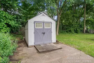 1621 Preston Ave NW, Grand Rapids, MI 49504 - Photo 32