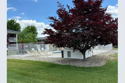 1749 Monticello Street #E4, Trenton, MI 48183 - Photo 6