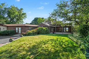51 Pine St, South Haven, MI 49090 - Photo 2