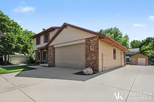 3714 Oskalossa Dr SW, Grandville, MI 49418 - Photo 4