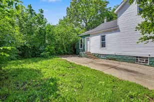 740 12th St NW, Grand Rapids, MI 49504 - Photo 24