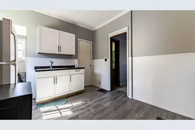 2325 S Cedar Street, Lansing, MI 48910 - Photo 14