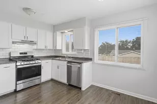 3758 Newcastle Dr SE, Grand Rapids, MI 49508 - Photo 8
