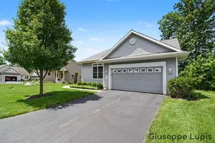 1023 Kensington St NW, Grand Rapids, MI 49534 - Photo 2