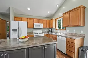 3540 Breezewood Dr SE, Grand Rapids, MI 49512 - Photo 6