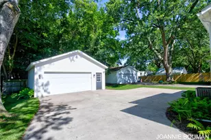 228 N Ottawa St, Zeeland, MI 49464 - Photo 2