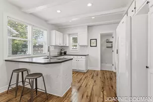 228 N Ottawa St, Zeeland, MI 49464 - Photo 8