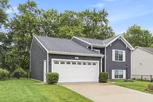 557 Swan River Dr, Benton Harbor, MI 49022 - Photo 2